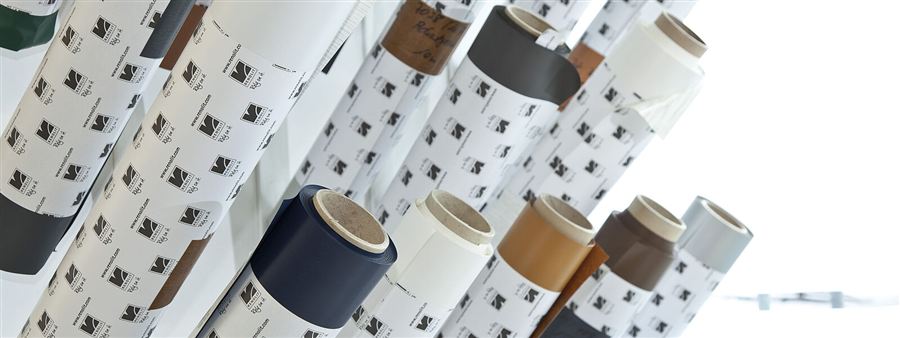 Rouleaux de films de réparation RENOLIT EXOFOL en différentes couleurs et décors bois