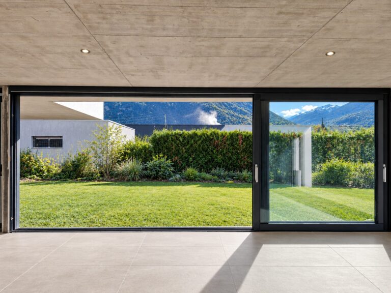 Fenêtres et façades en aluminium posées par Brahoni