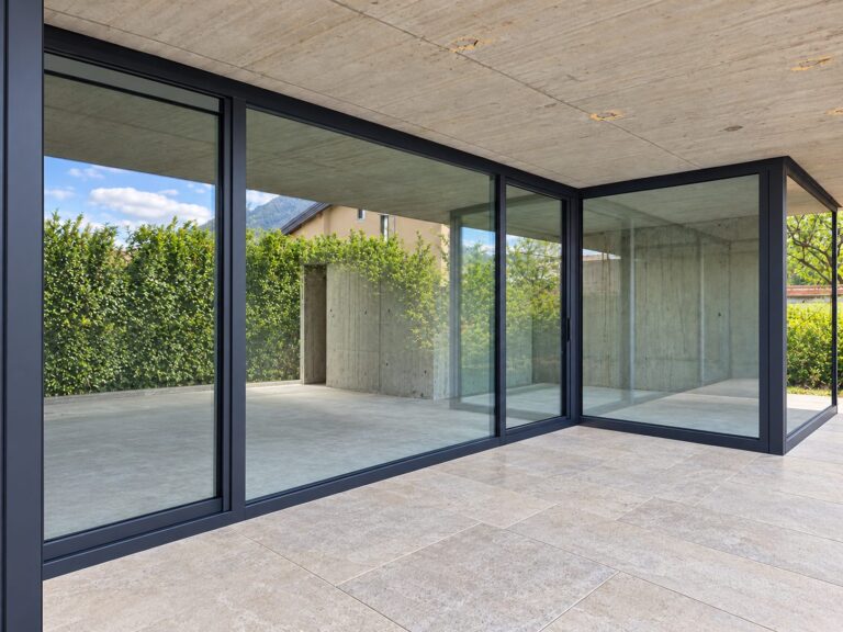 Fenêtres et façades en aluminium posées par Brahoni