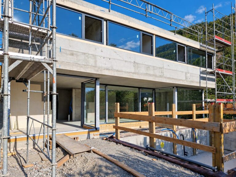 Fenêtres et façades en aluminium posées par Brahoni