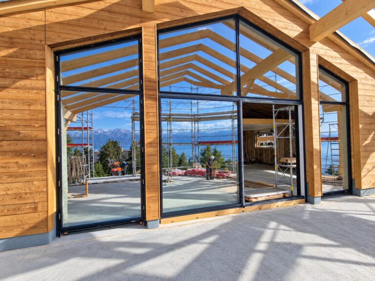 Fenêtres et façades en aluminium posées par Brahoni, Façade vitrée