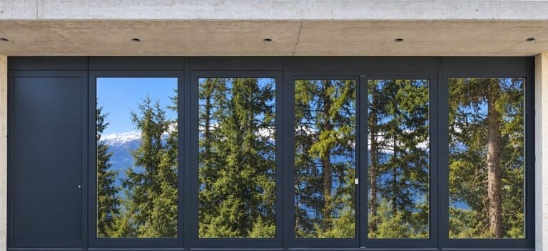 Fenêtres bois-aluminium posées par Brahoni